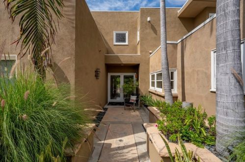 530 Caleb St, Glendale, CA 91202-1113
