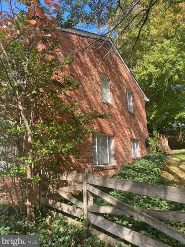 7612 Clive Pl, Springfield VA  22151-2604 exterior