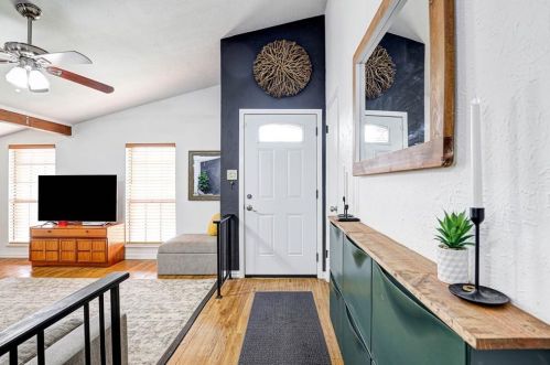 4213 Buckeye St, Fort Worth, TX 76137-1104