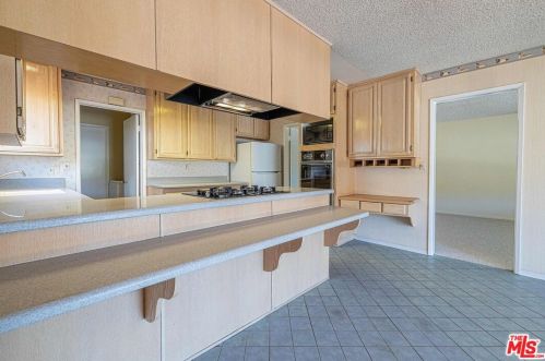 5939 Wheelhouse Ln, Calabasas, CA 91301-1437