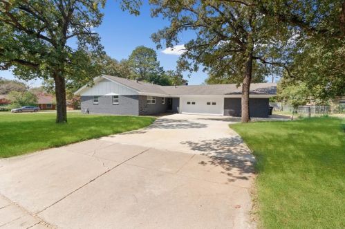 7117 Ellis Rd, Fort Worth, TX 76112-4231