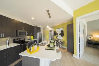 615 7th St, Austin TX  78701-3304 exterior