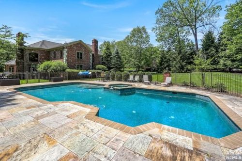 4 Glen Carl Rd, Upper Saddle River, NJ 07458-1405