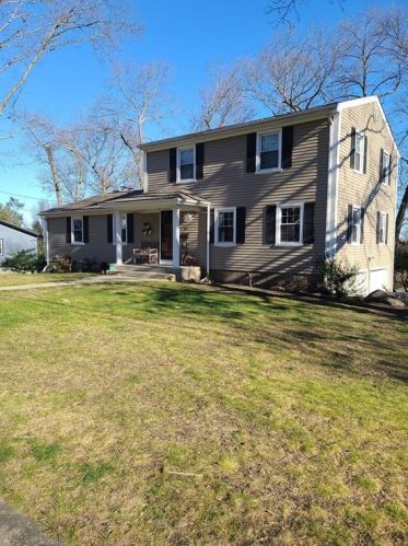 90 Sage Dr, Warwick, RI 02886-6829