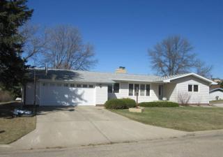 6 Vista Dr, Minot, ND 58703-1753