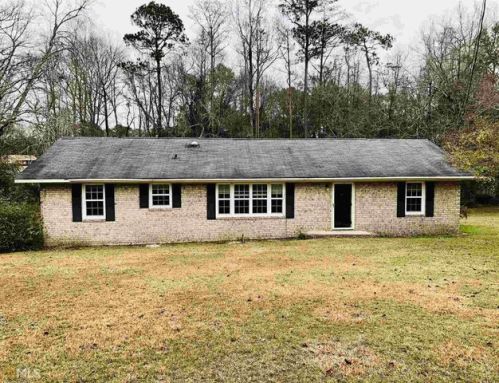 1544 Sessions St, Soperton, GA 30457-3108