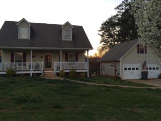 228 Harmony Rd, Dallas, GA 30157-6415