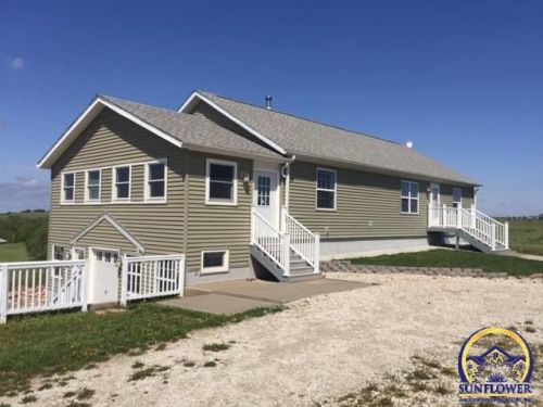 25025 Oregon Trail Rd, Saint Marys, KS 66536-9512