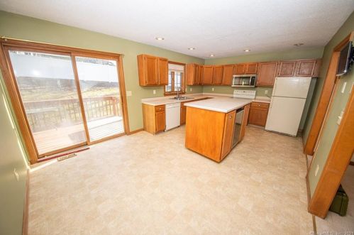52 Mallard Ct, Windsor Locks, CT 06096-1312
