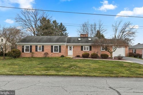 2178 Kolb Dr, Lancaster, PA 17601-5726