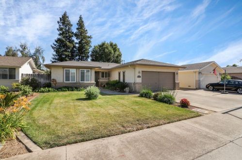 1620 Royal Crest Dr, Lodi, CA 95242-3842