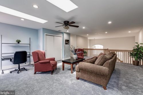 8 Tomlyn Dr, Princeton NJ  08540-4316 exterior