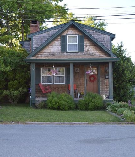 96 Harris Ave, Warren, RI 02885-2308