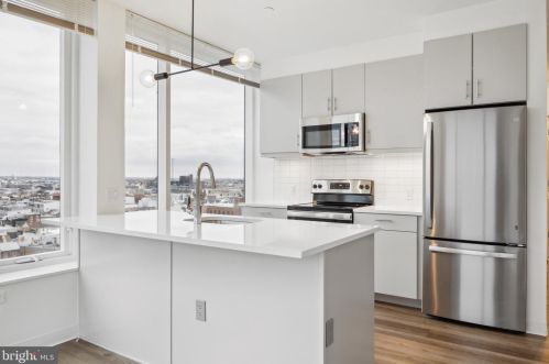 569 5th St, Philadelphia, PA 19123-2826