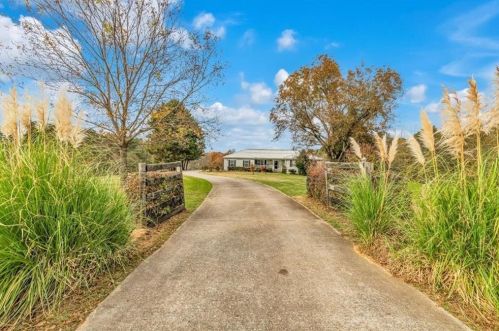 3288 Rainey Rd, Villa Rica, GA 30180-4336