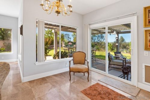 1597 Parkview Dr, Vista CA  92081-8750 exterior