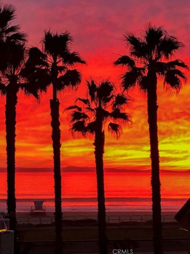 2000 Pacific Coast Hwy, Huntington Beach CA  92648-3947 exterior