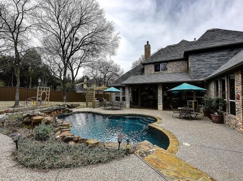 2303 Autumn Run Ct, Cedar Hill, TX 75104-1002