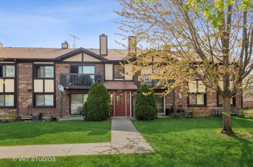 259 Stoneybrook Ln, Hanover Park, IL 60108-1852