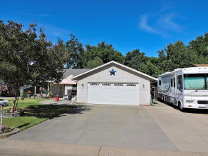 6994 River Dr, Redding, CA 96001-5403