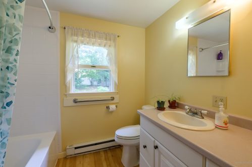 14 Wing St, Lisbon, ME 04252-1415