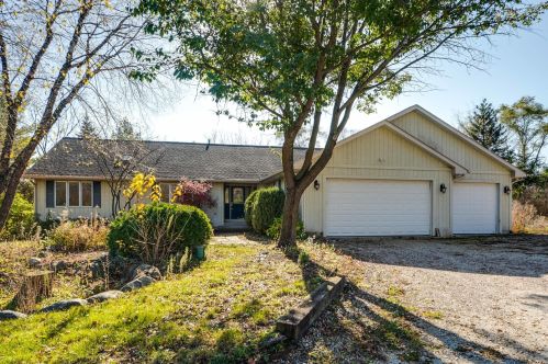 454 Nelson Rd, Antioch, IL 60002-1695