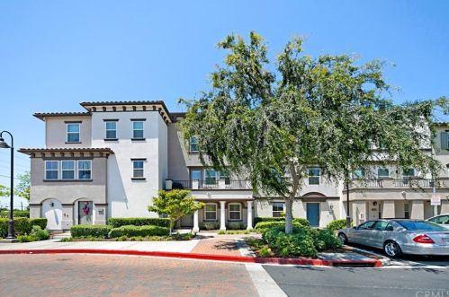 8008 Torino, Stanton, CA 90680-3372