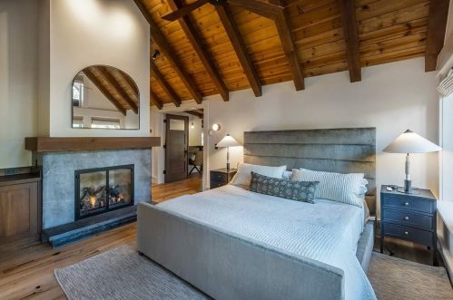 8262 Valhalla Dr, Truckee CA  96161-4297 exterior