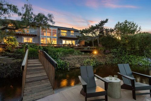 16 Peacock Dr, San Rafael, CA 94901-1505