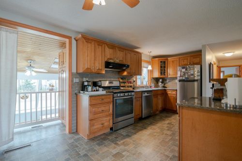 74 Suzanne Dr, Portsmouth, NH 03801-5956