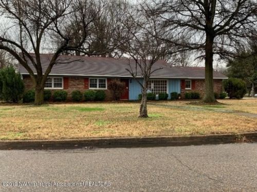 1065 Lynn Ave, Clarksdale, MS 38614-3416