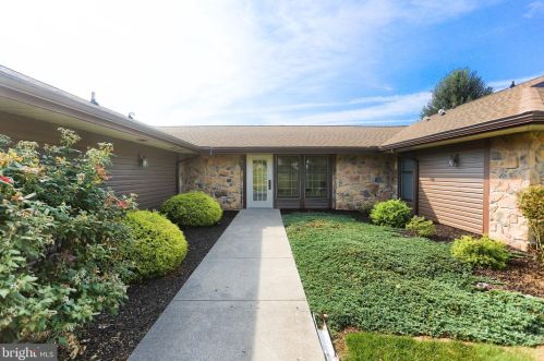 1872 Azalea Dr, York, PA 17408-1569