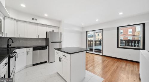 512 4 St, Philadelphia PA 19133-3105 exterior