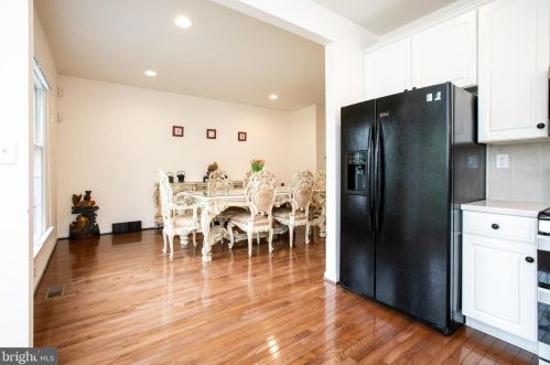 9 Nestlewood Way, Princeton NJ  08540-6132 exterior