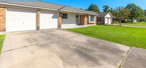 1828 Decker Ave, Orange, TX 77632-4566