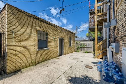 6438 Mozart St, Chicago IL  60645-5279 exterior