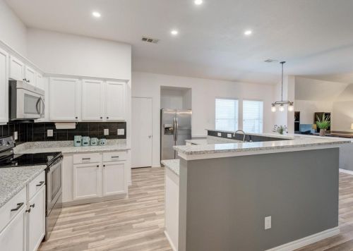 9253 Conestoga Dr, Fort Worth, TX 76131-3105