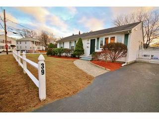 39 South St, Lincoln, RI 02865-3230