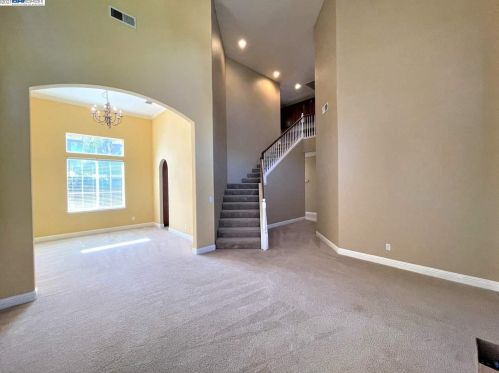 2808 Abingdon Ct, Modesto, CA 95355-8677