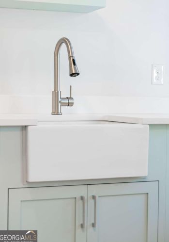 2731 Arden Rd, Atlanta GA  30305-1913 exterior