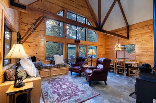 14050 Copenhagen Dr, Truckee CA  96161-6627 exterior