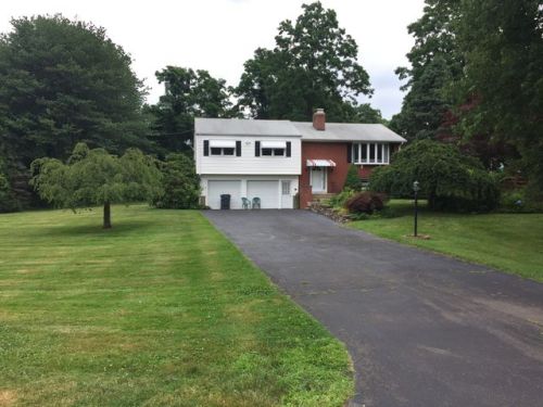 10 Boot Shop Ln, Upper Stepney, CT 06468-2349