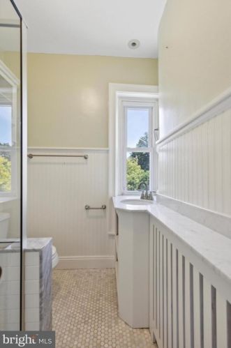 28 Gravers Ln, Philadelphia PA 19118-4132 exterior