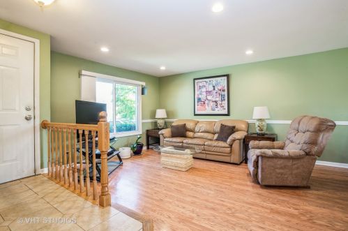 848 Plains Ct, Carol Stream, IL 60188-2911