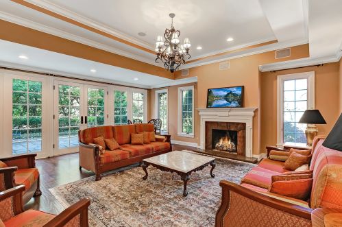 6116 County Line Rd, Willowbrook IL  60527-5719 exterior