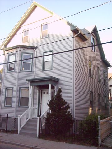 41 Pekin St, Providence, RI 02908-3718