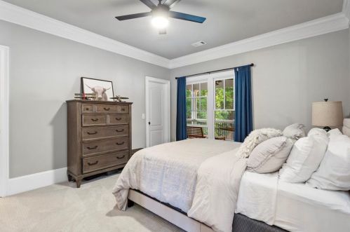 284 Hedden Rd, Atlanta GA  30342-2768 exterior