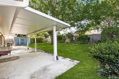 2110 Bordeaux Dr, Carrollton TX 75007-5501 exterior