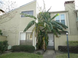9327 Pagewood Ln, Houston TX  77063-5344 exterior