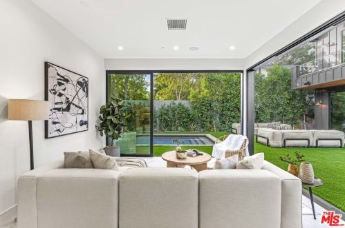 15754 Morrison St, Van Nuys CA  91436-1544 exterior